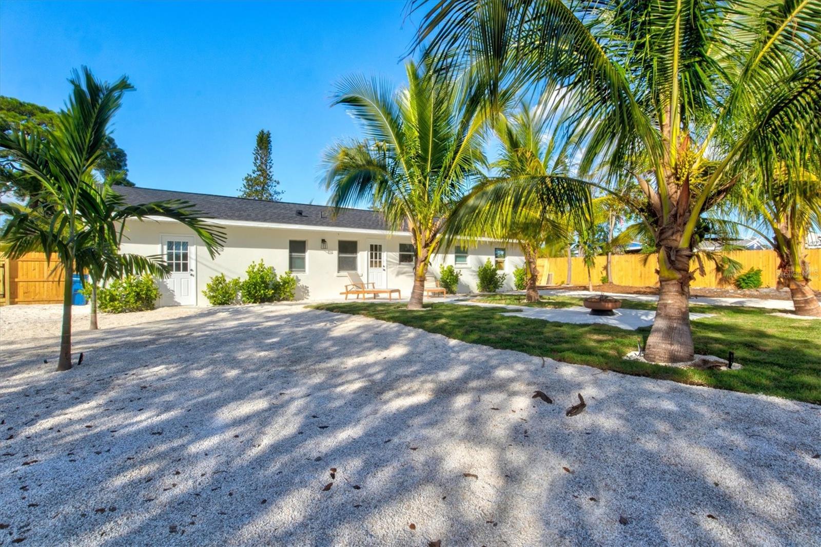 368 HERNANDO AVE