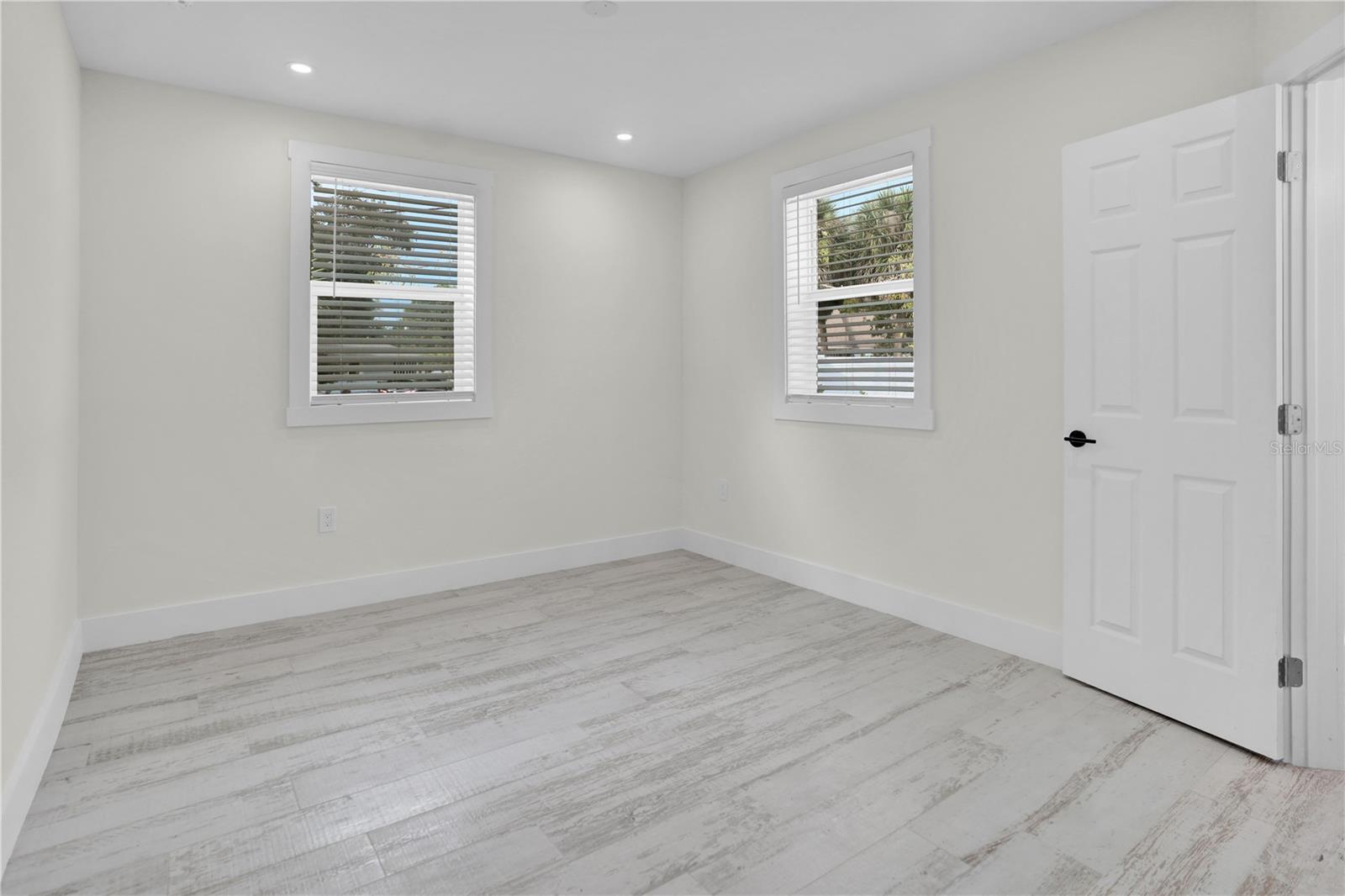 3724 9TH AVE W