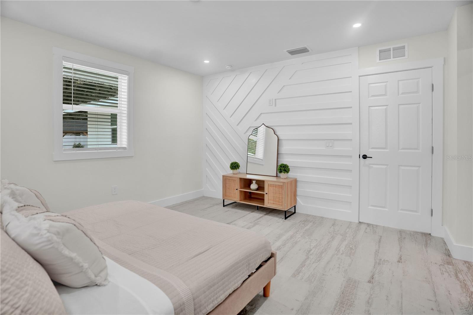 3724 9TH AVE W