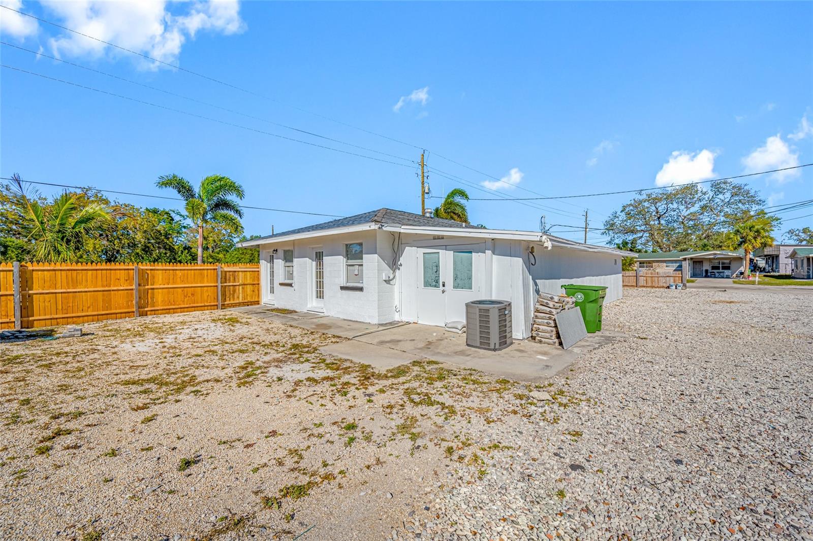 2520 MANATEE AVE E