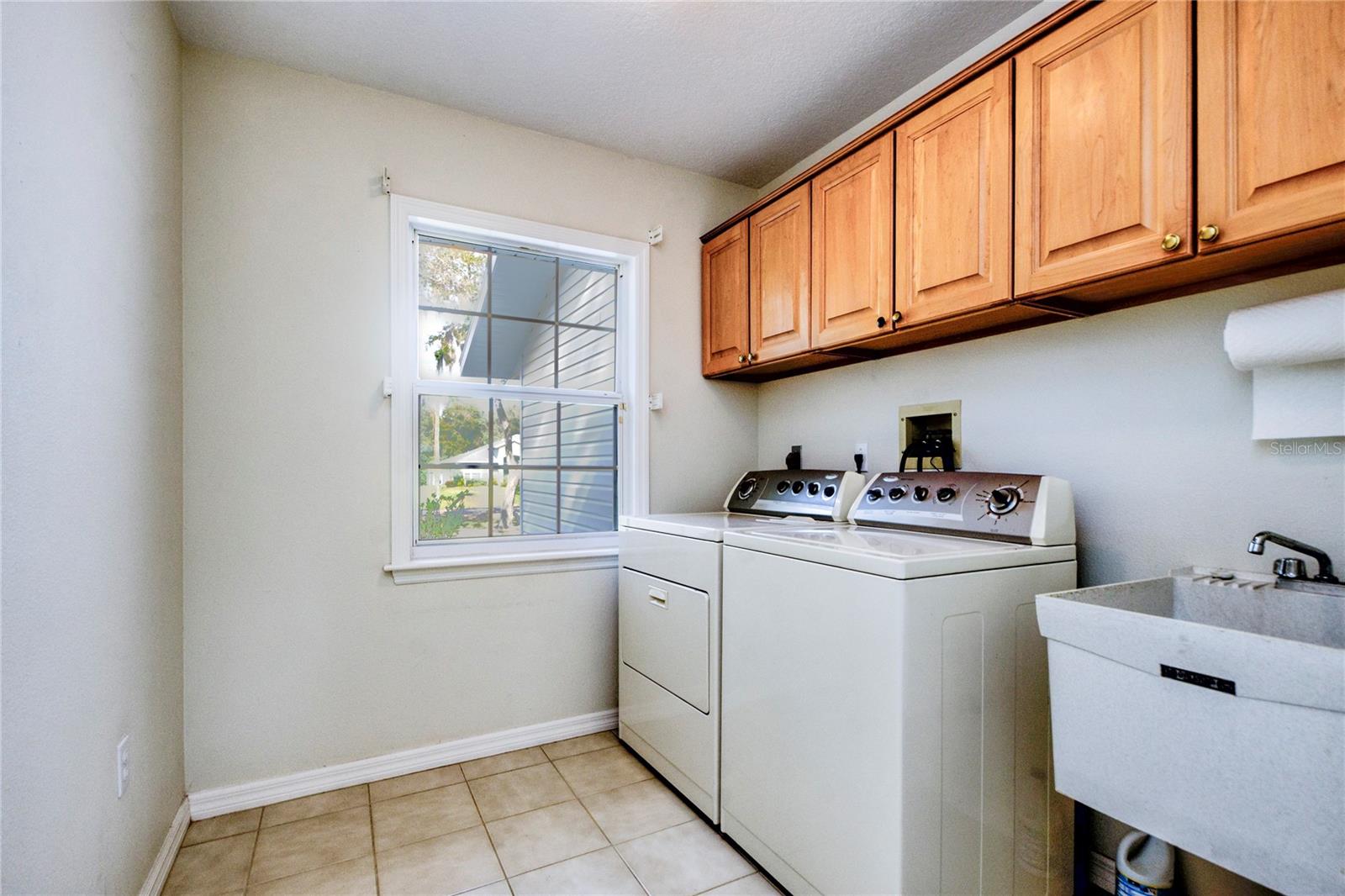 1604 53RD (AKA ARLYE RD) ST E