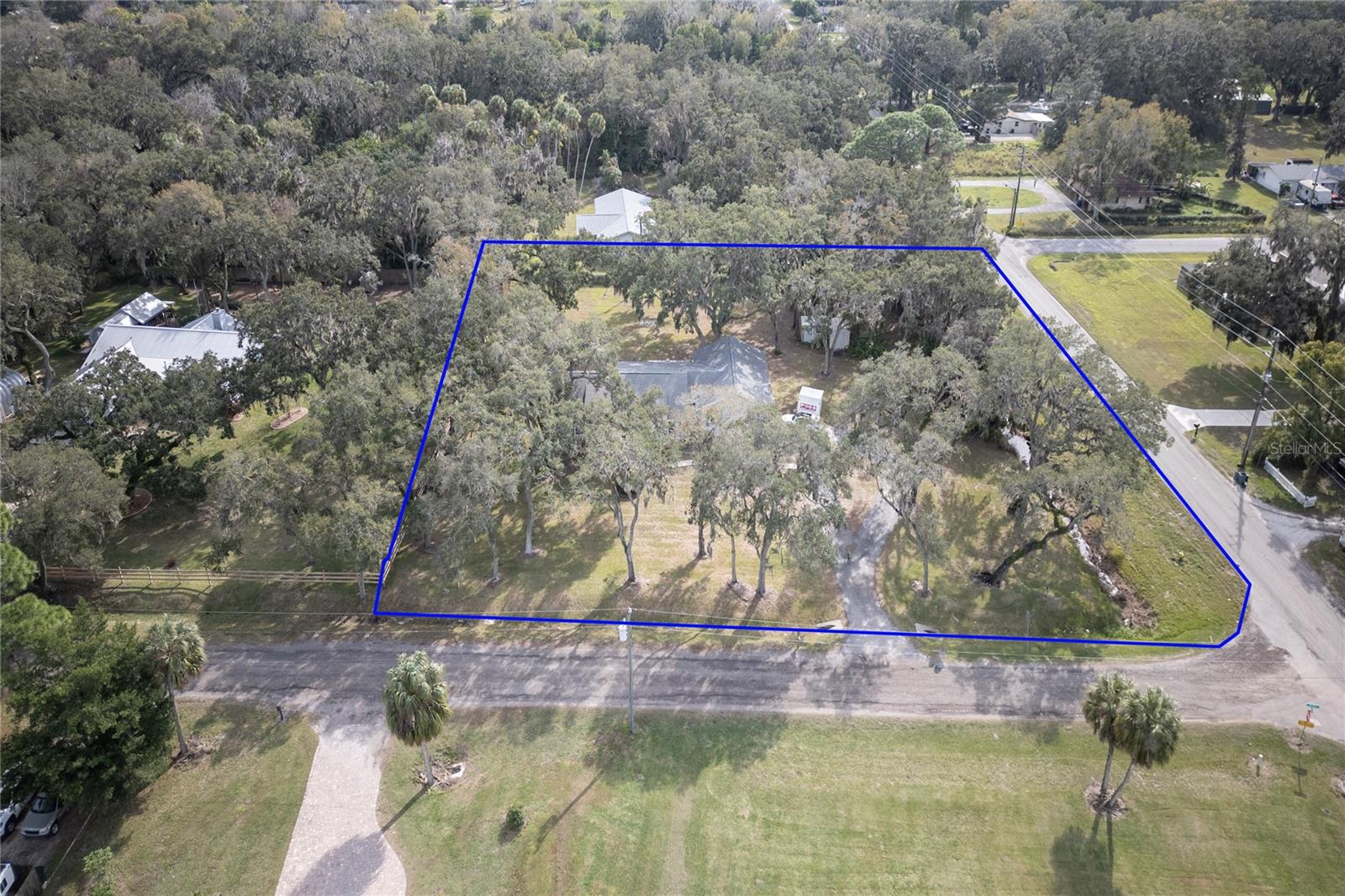 1604 53RD (AKA ARLYE RD) ST E