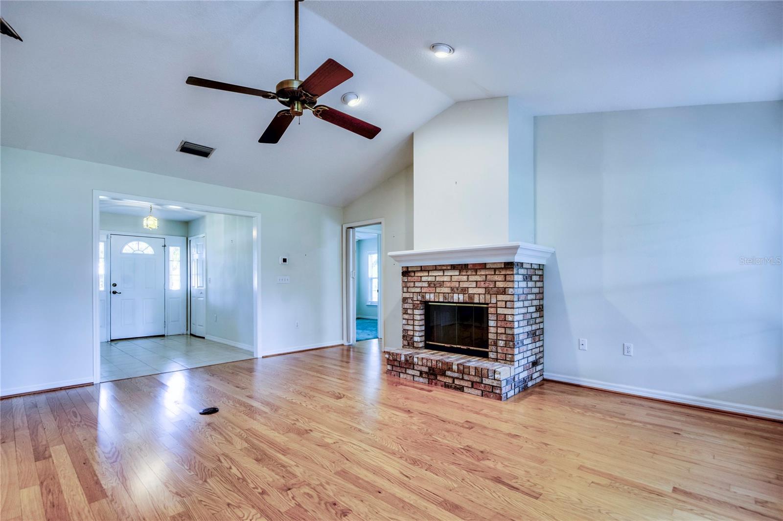 1604 53RD (AKA ARLYE RD) ST E