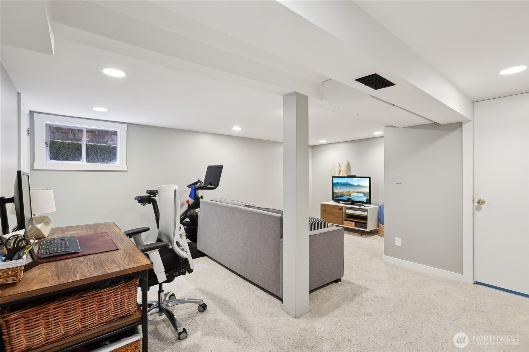 3141 Broadway E