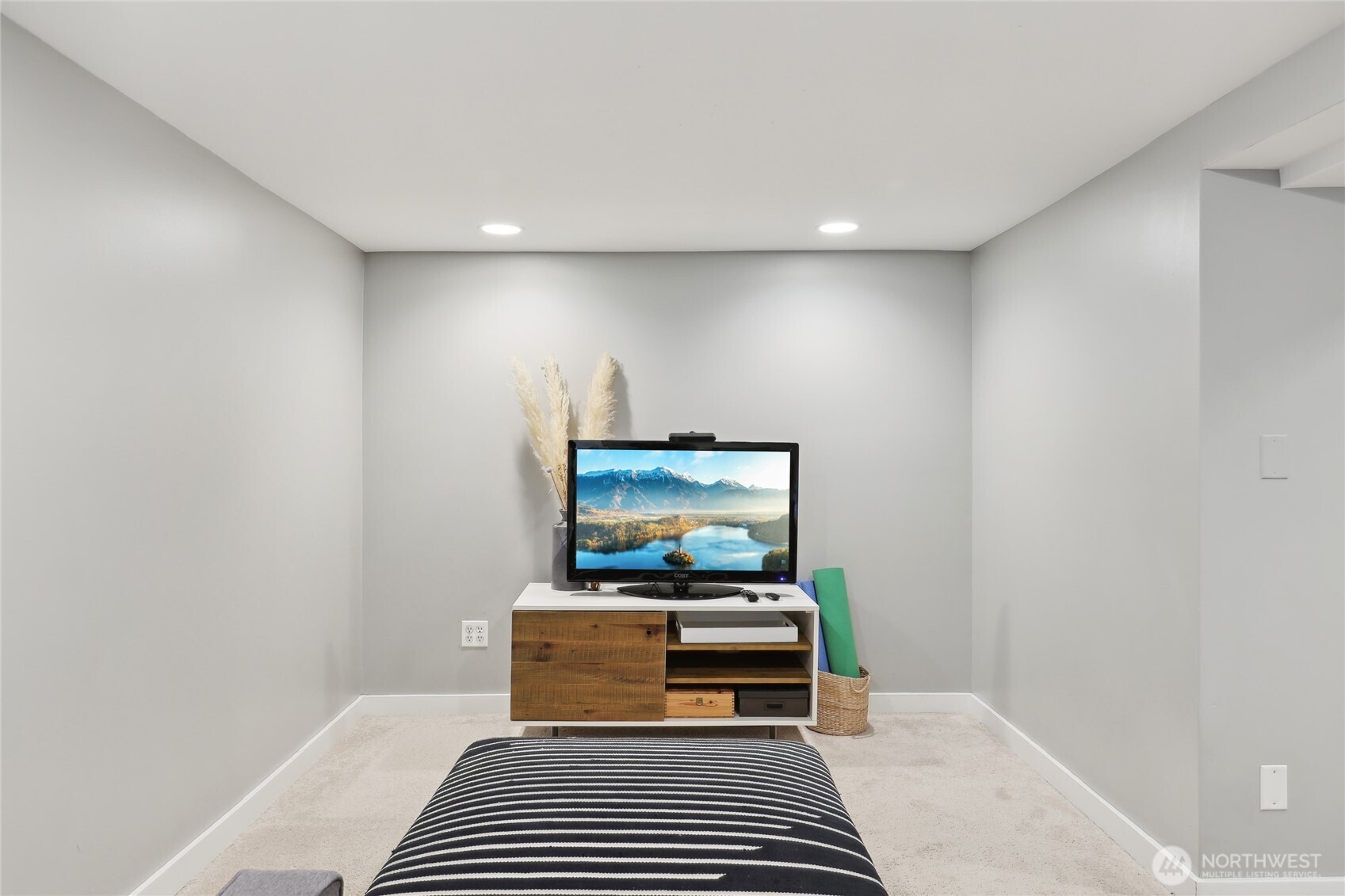 3141 Broadway E