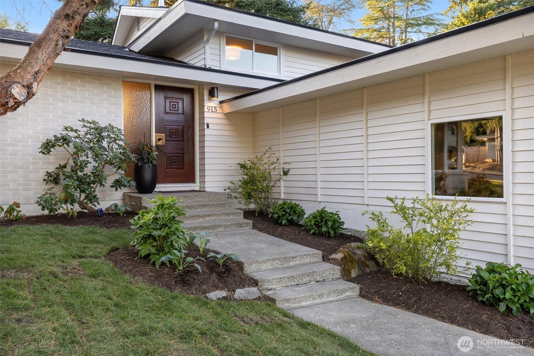 915 145th Place SE