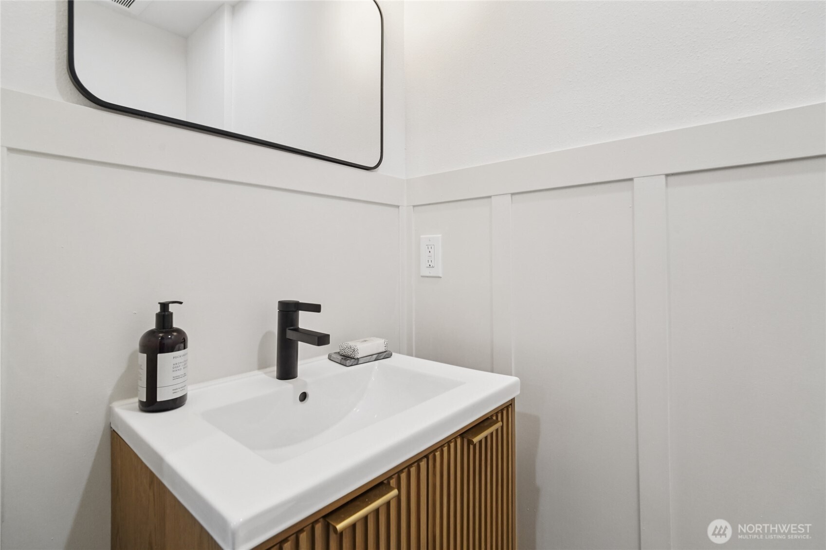 8227 Latona Avenue NE