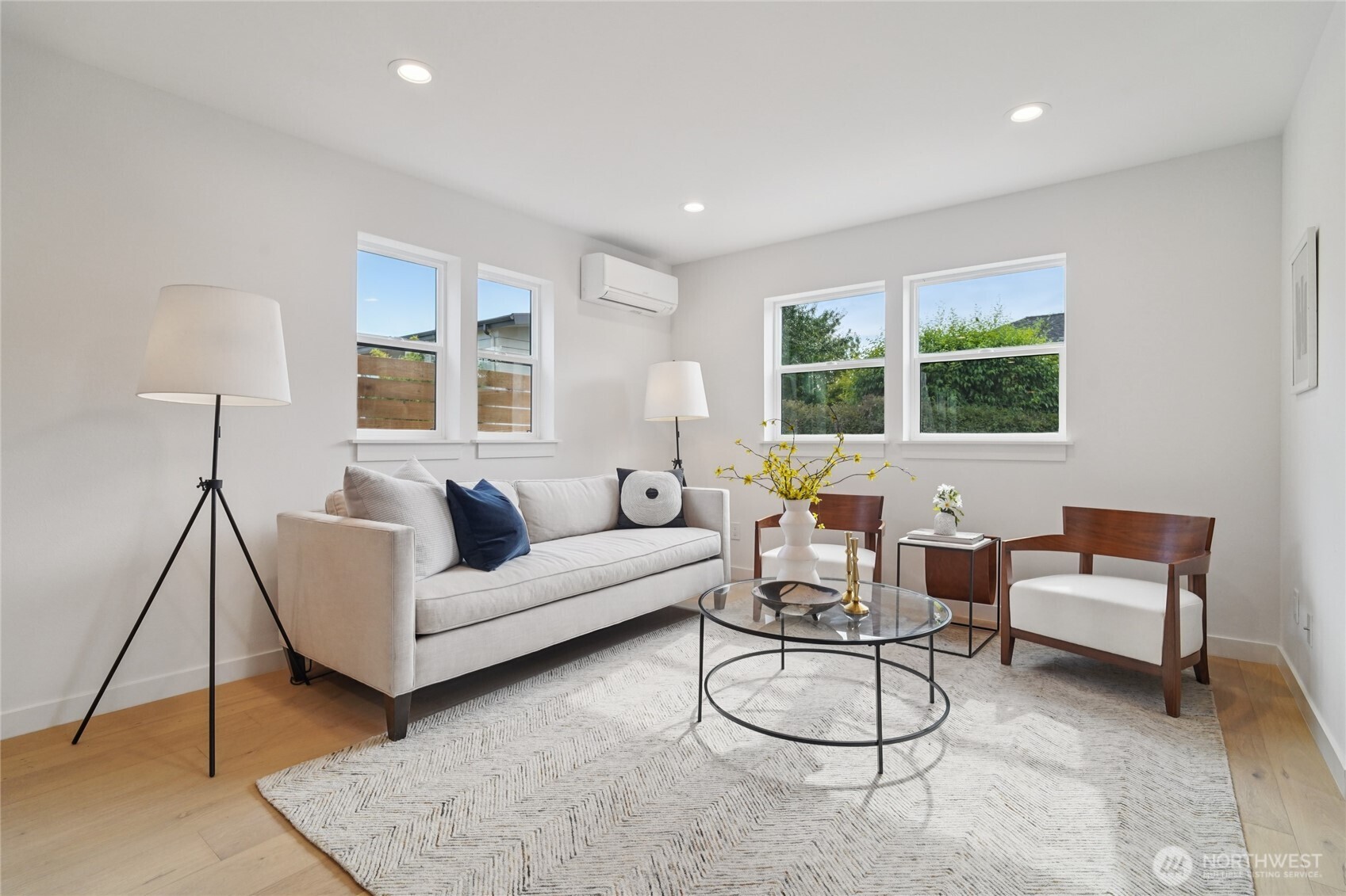 8227 Latona Avenue NE