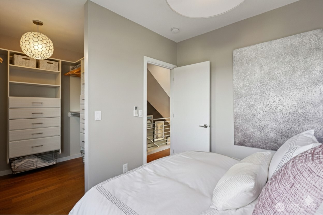 1230 W Emerson Street