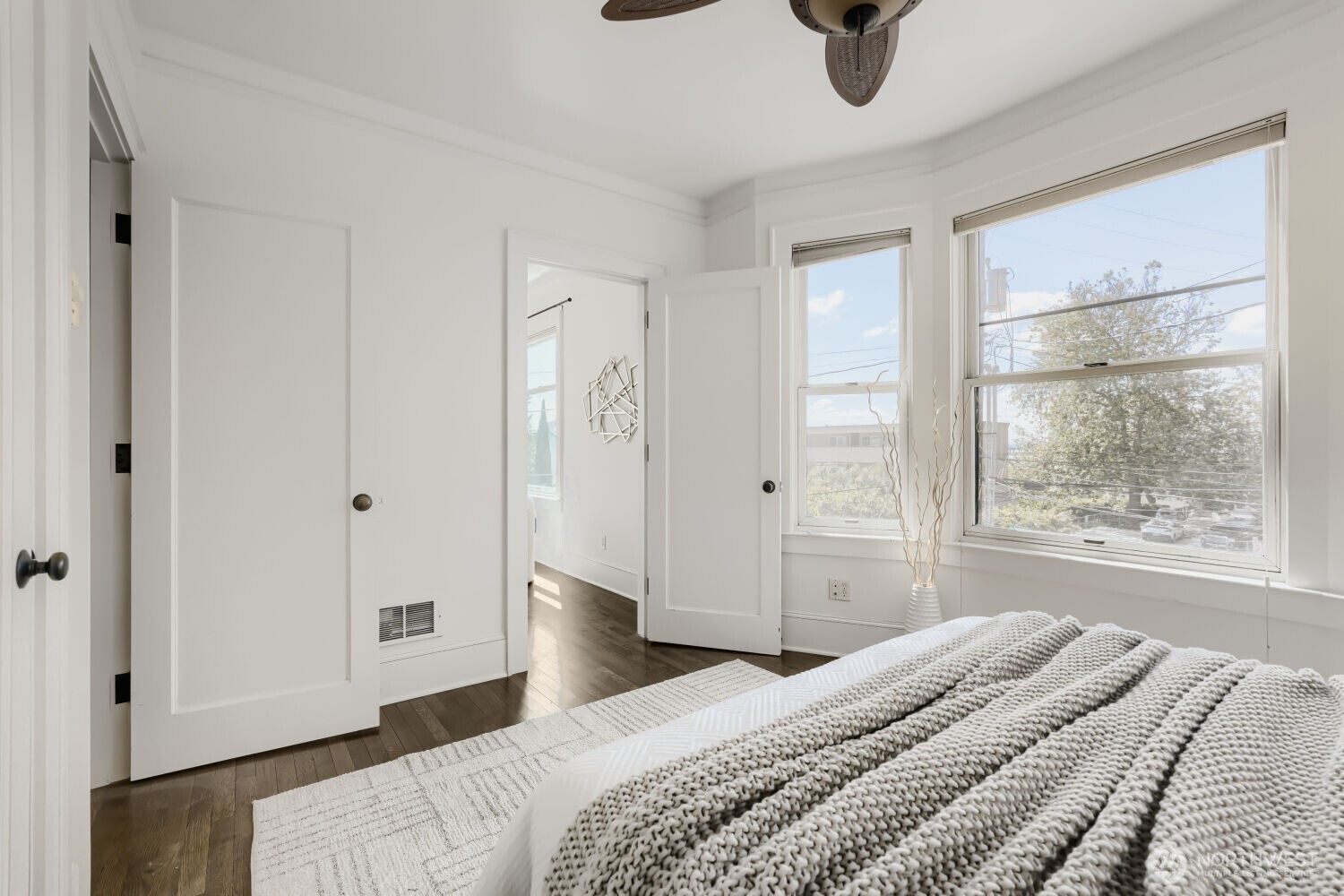 317 Lakeside Avenue S Unit: 3