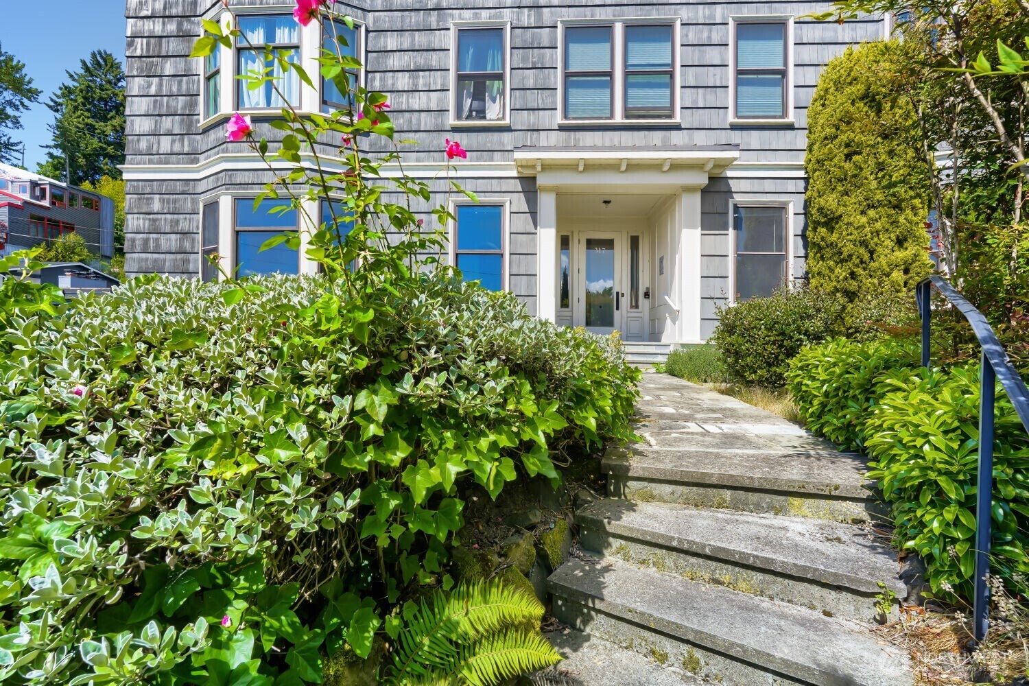 317 Lakeside Avenue S Unit: 3