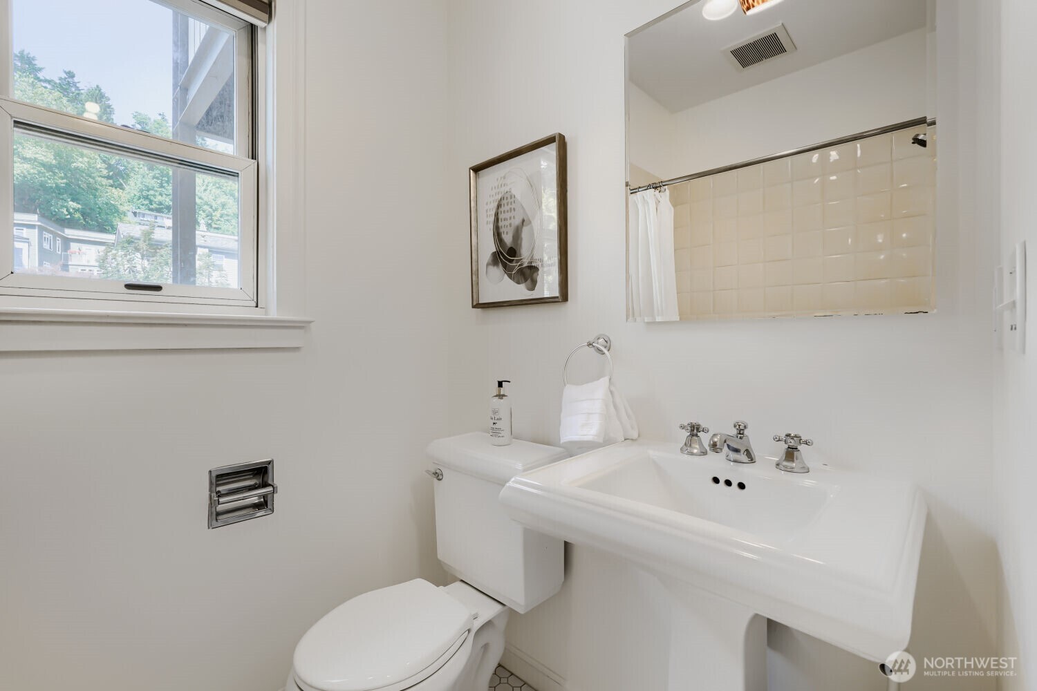 317 Lakeside Avenue S Unit: 3