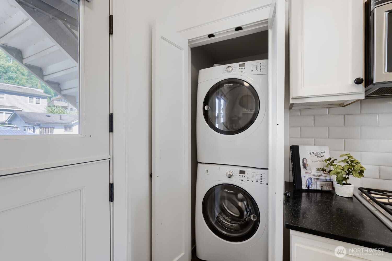 317 Lakeside Avenue S Unit: 3
