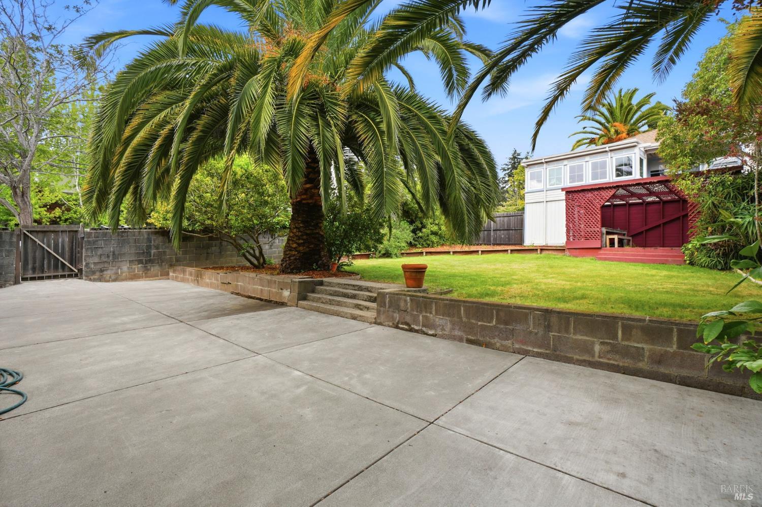 283 E. Blithedale Avenue