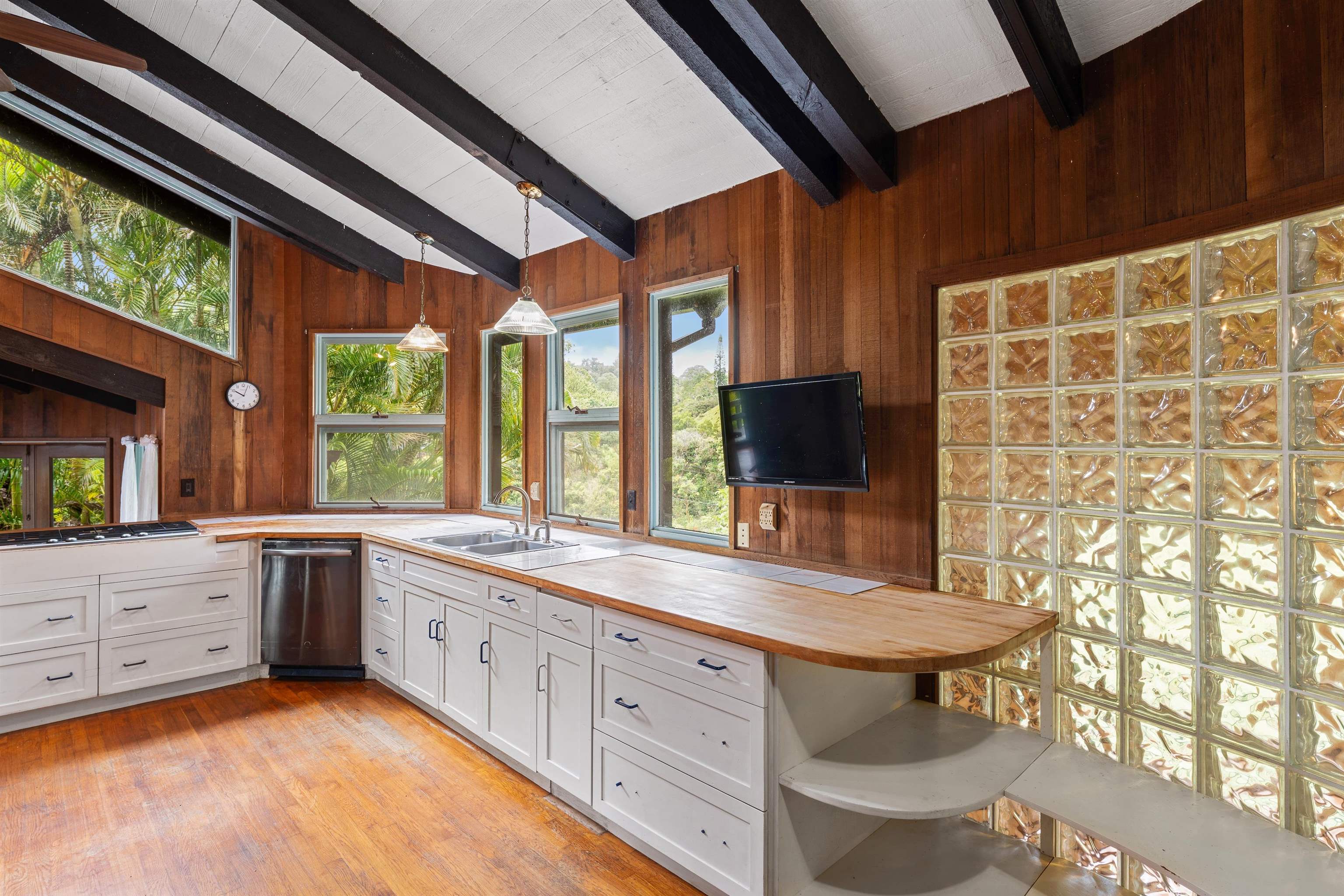 311 Awalau Rd