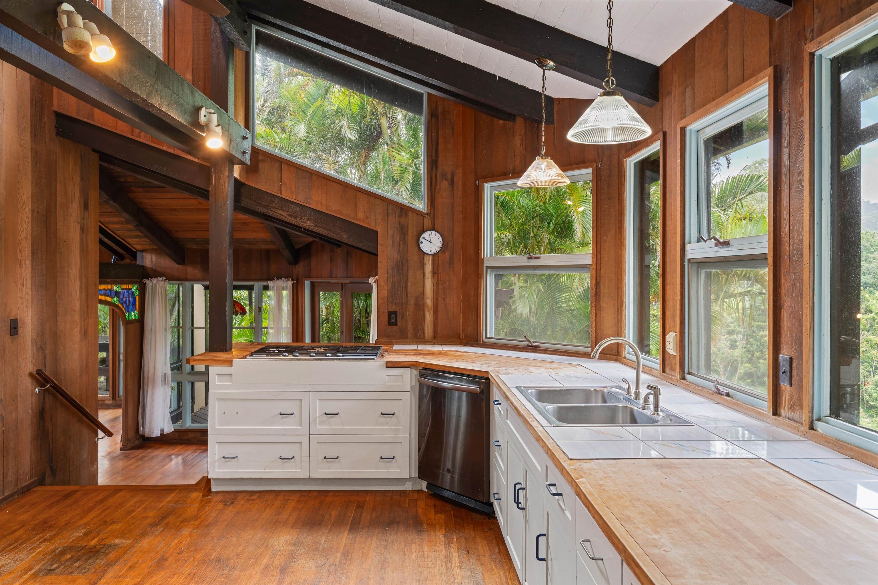 311 Awalau Rd