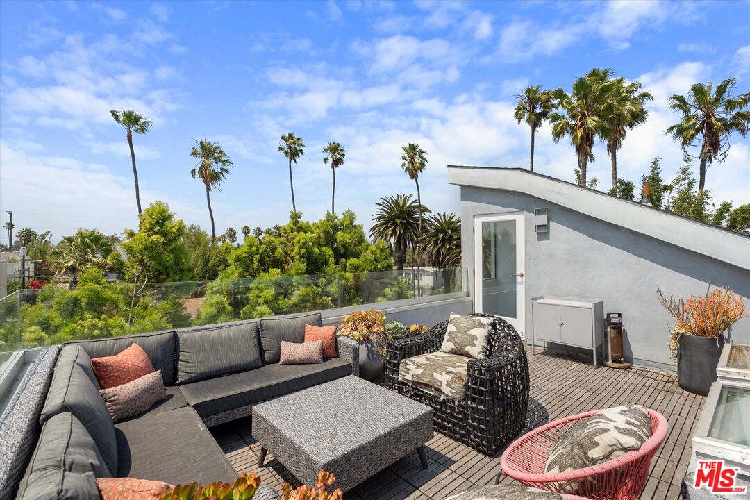 483 Carroll Canal Ct