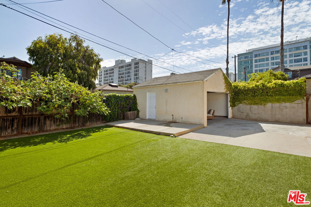 2918 Sanborn Ave