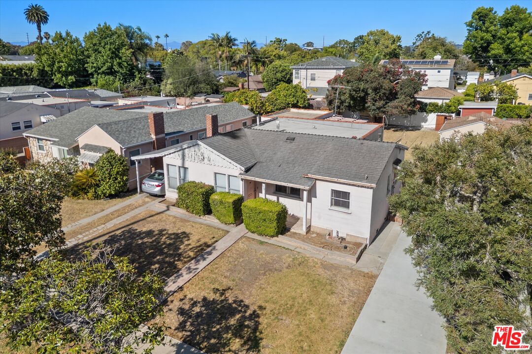 4410 Stewart Ave