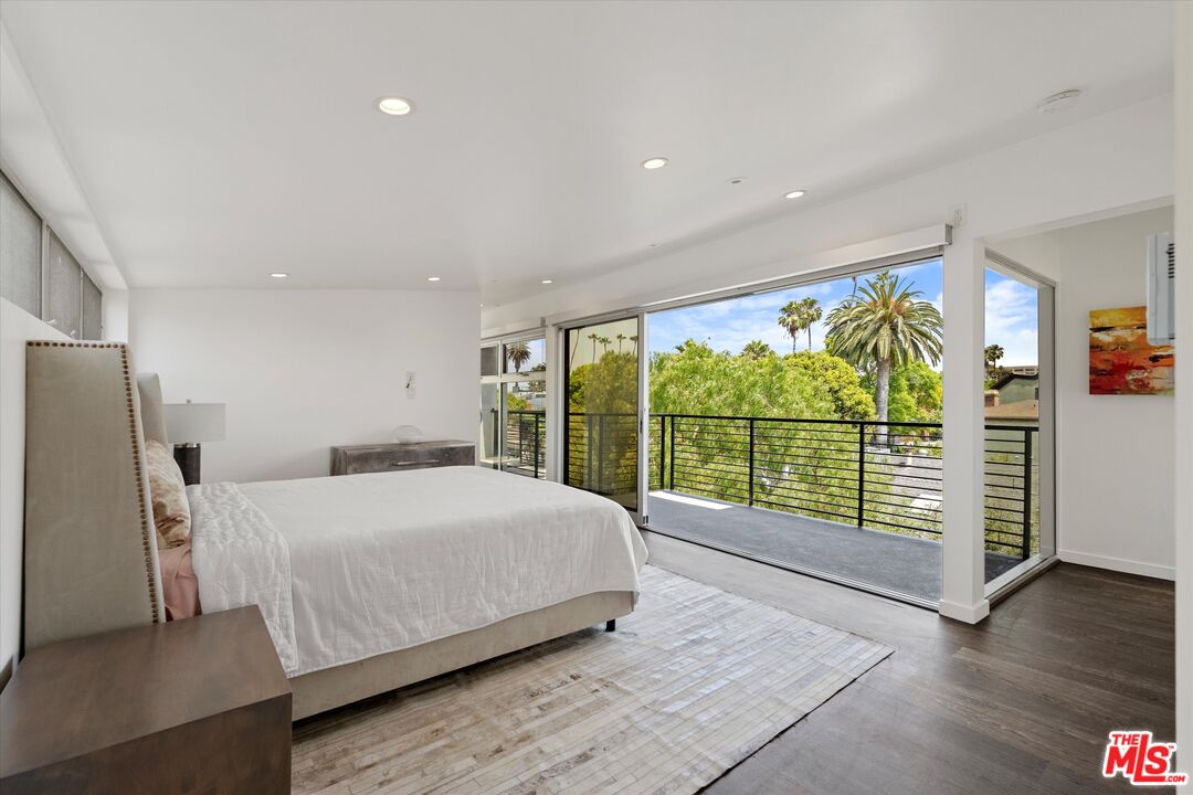 483 Carroll Canal Ct