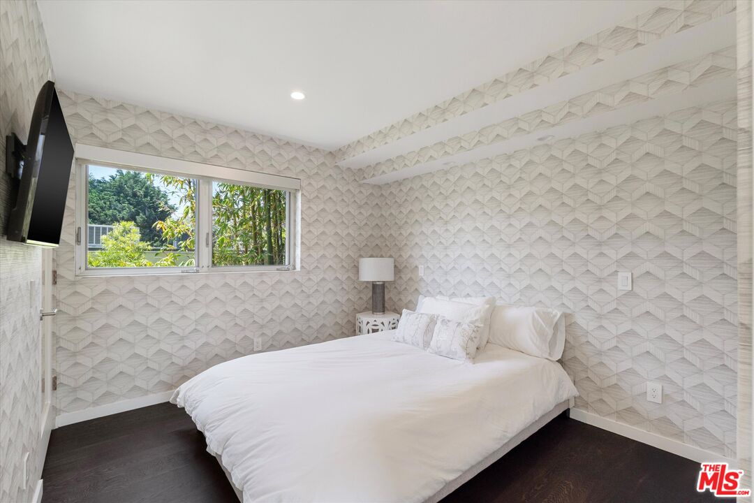 483 Carroll Canal Ct