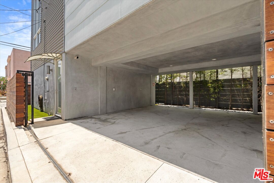 483 Carroll Canal Ct