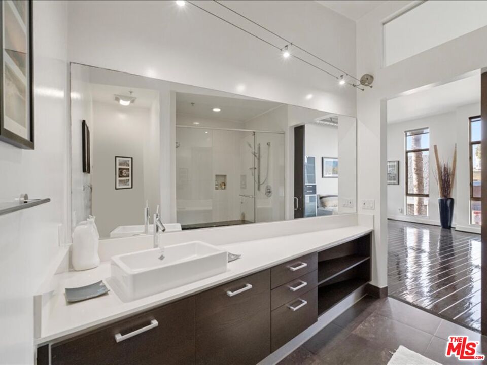 13320 Beach Ave Unit: 201