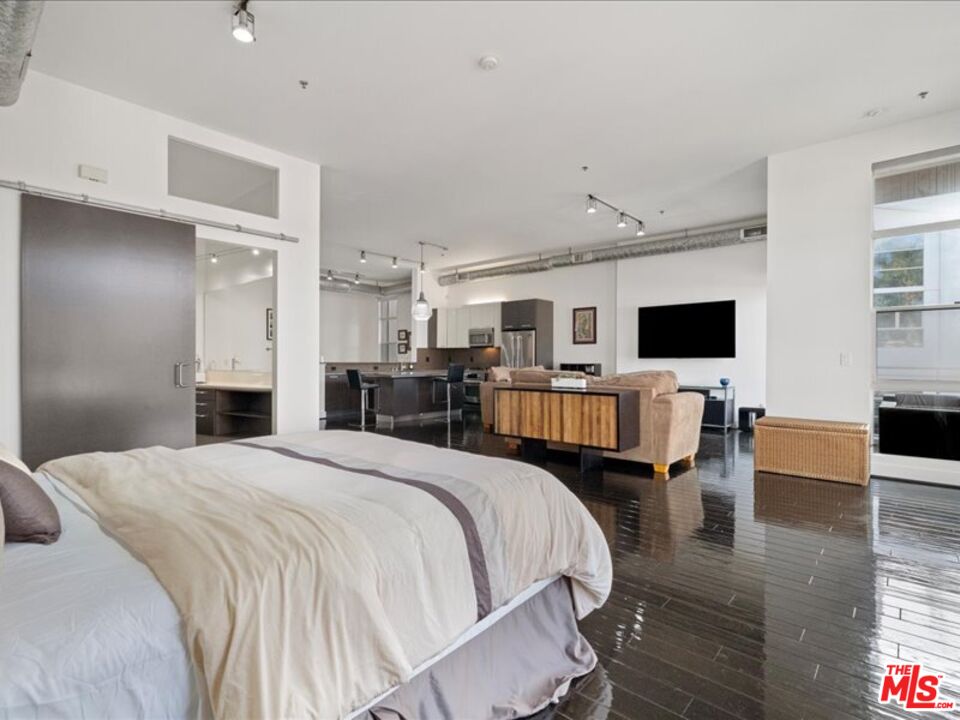 13320 Beach Ave Unit: 201