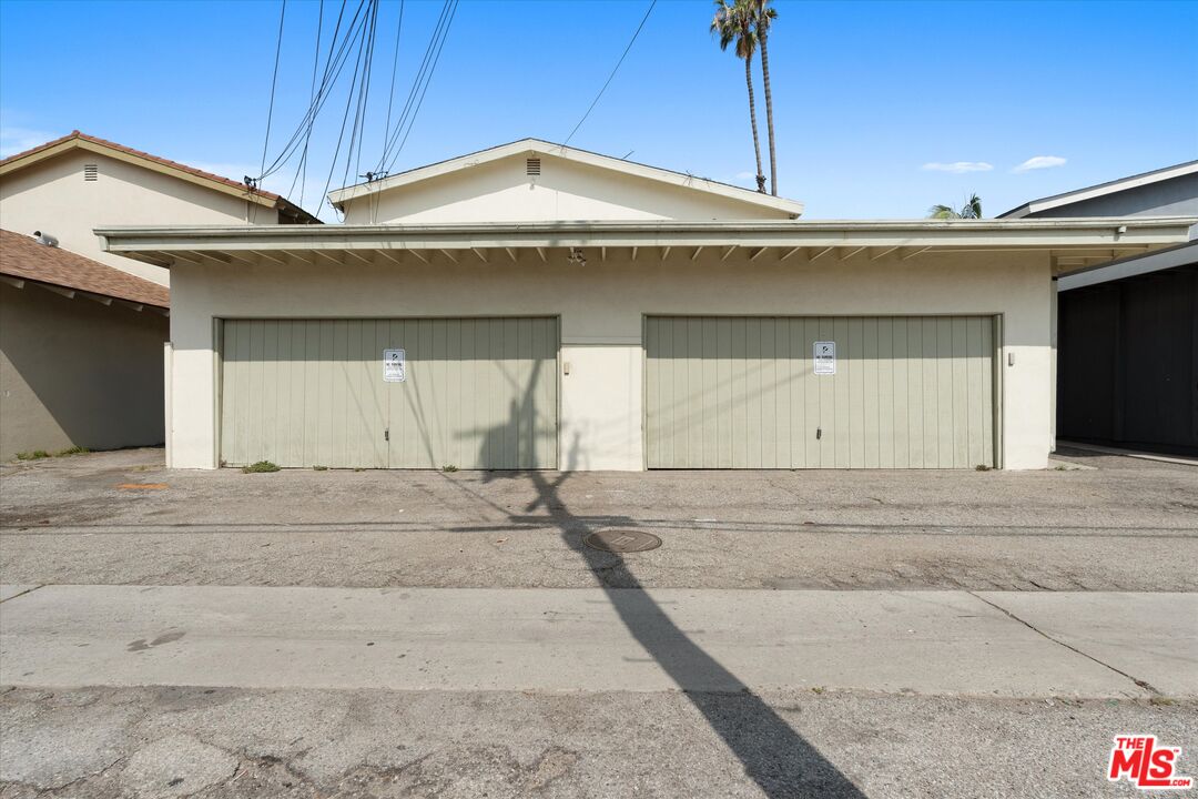 3728 Redondo Beach Blvd