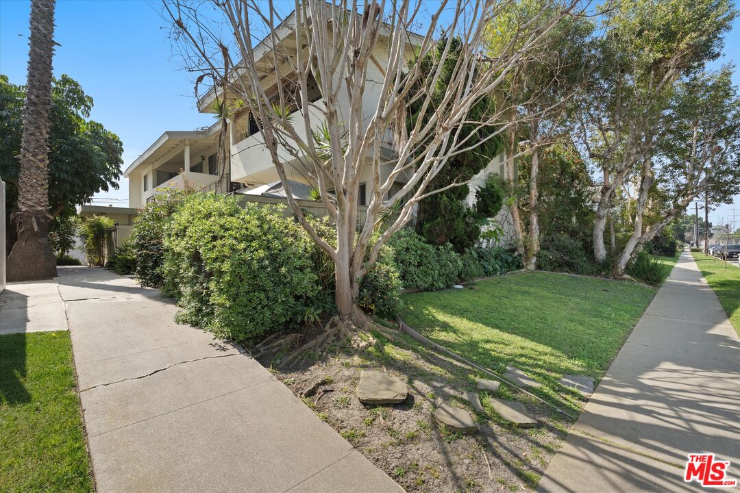 3728 Redondo Beach Blvd