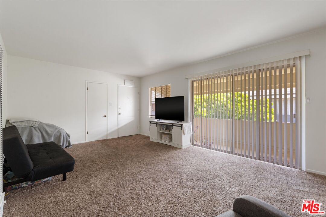 3728 Redondo Beach Blvd