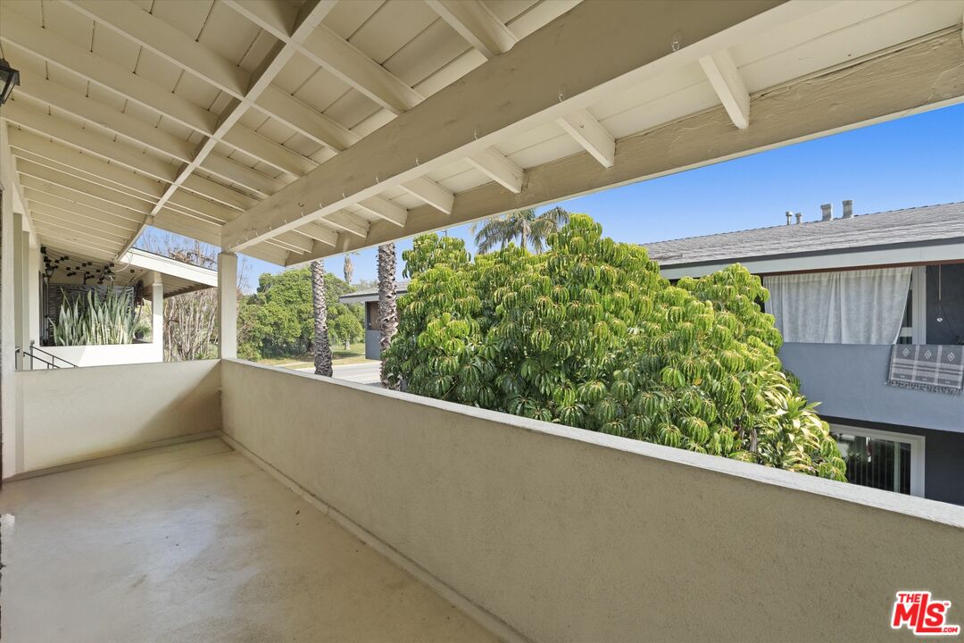 3728 Redondo Beach Blvd