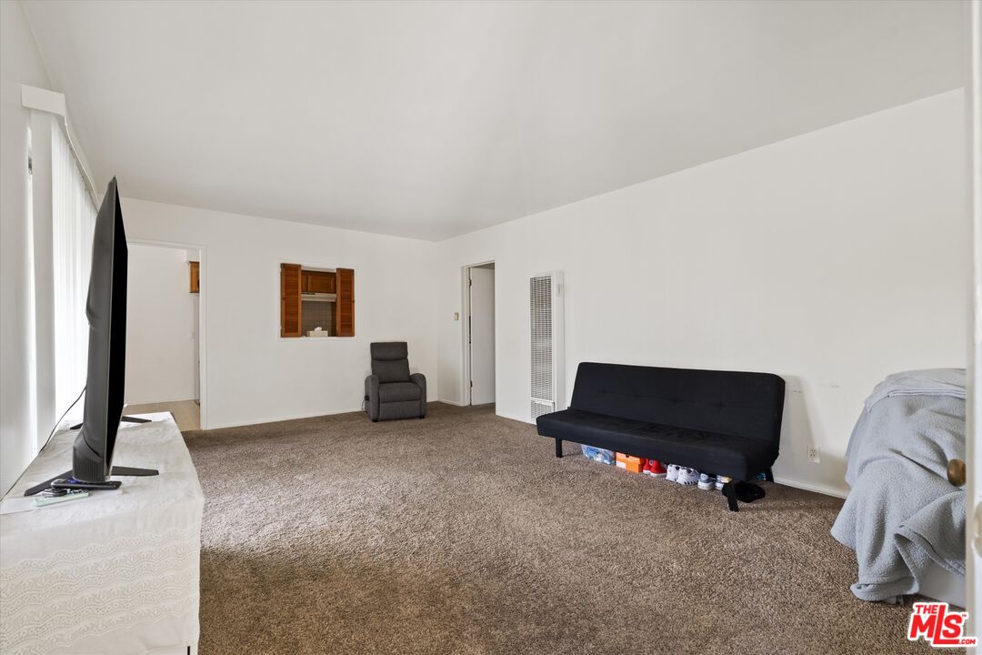 3728 Redondo Beach Blvd