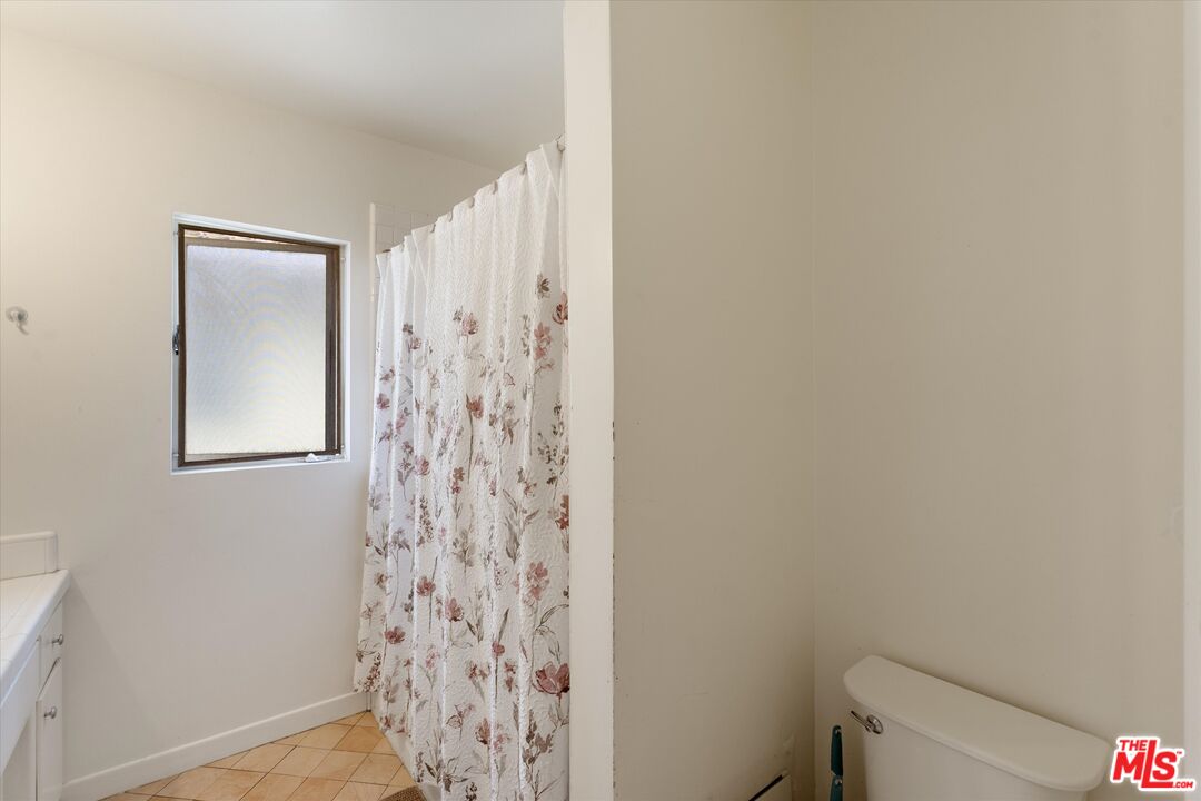 3728 Redondo Beach Blvd