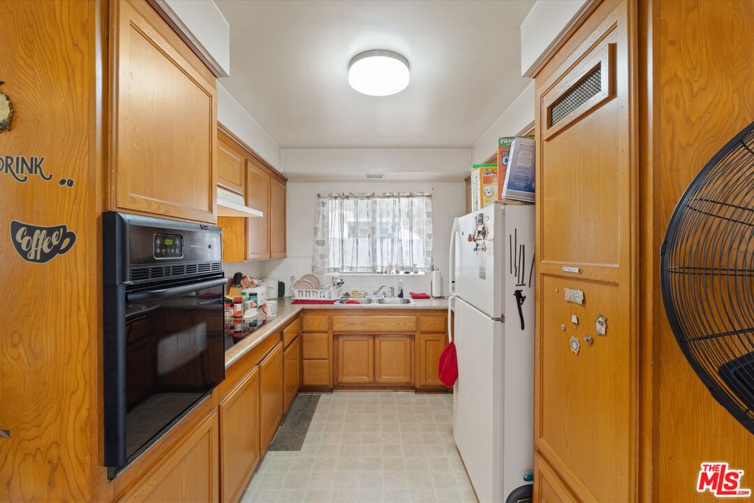 3728 Redondo Beach Blvd