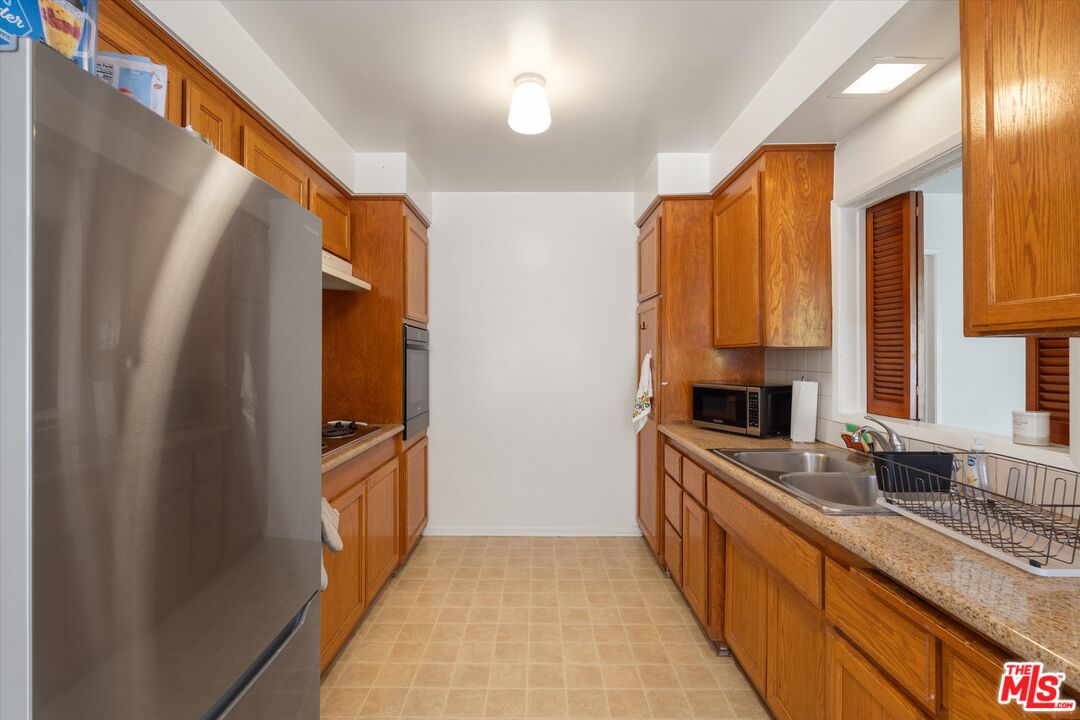 3728 Redondo Beach Blvd