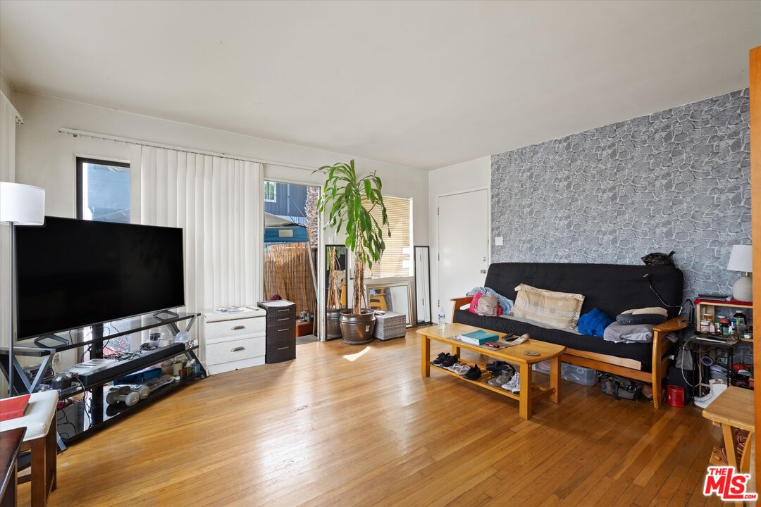 3728 Redondo Beach Blvd