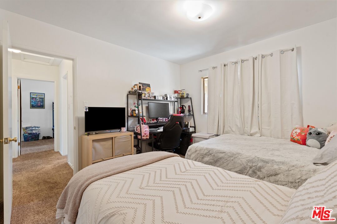 3728 Redondo Beach Blvd