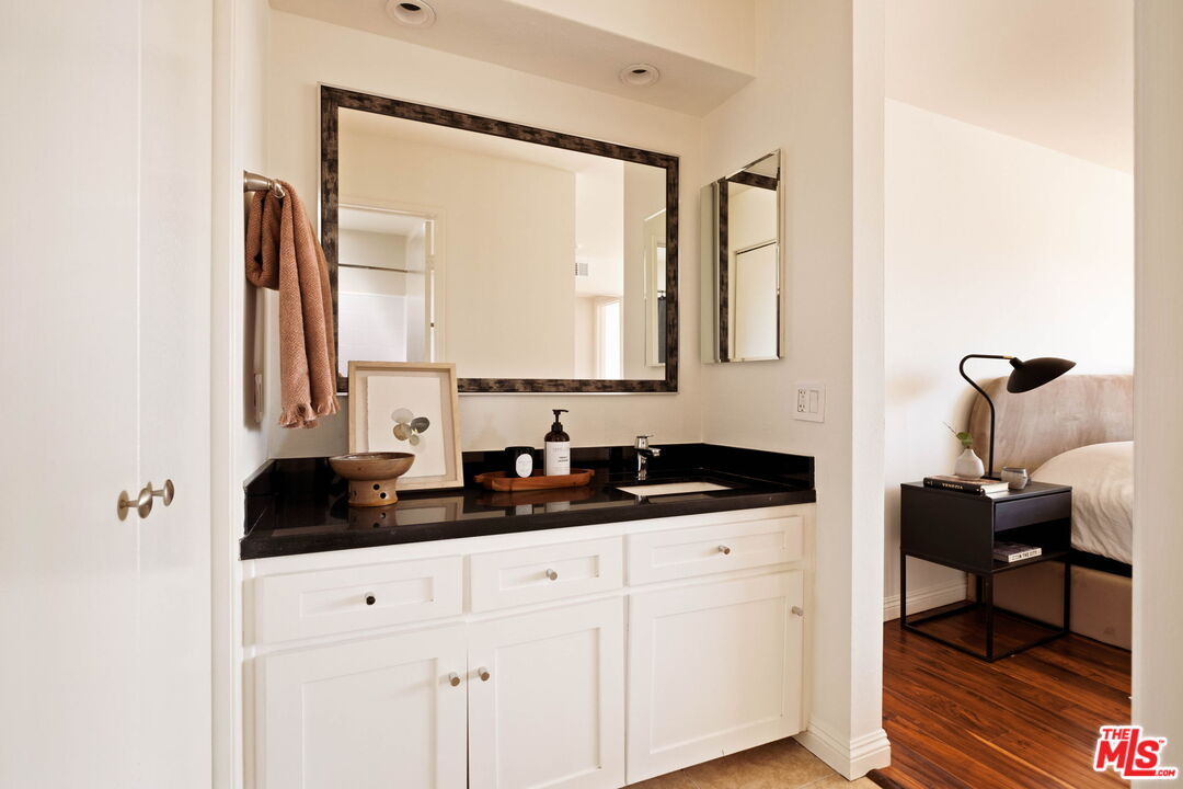 11938 Courtleigh Dr Unit: 8