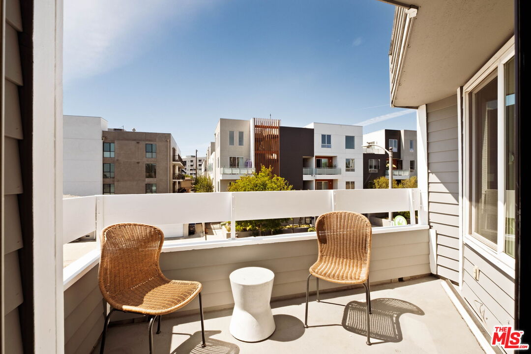 11938 Courtleigh Dr Unit: 8