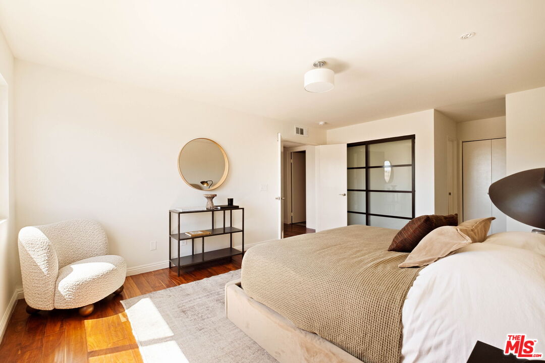 11938 Courtleigh Dr Unit: 8