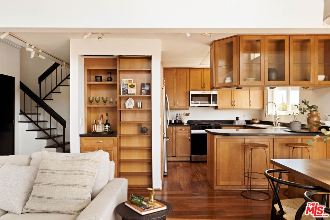 11938 Courtleigh Dr Unit: 8