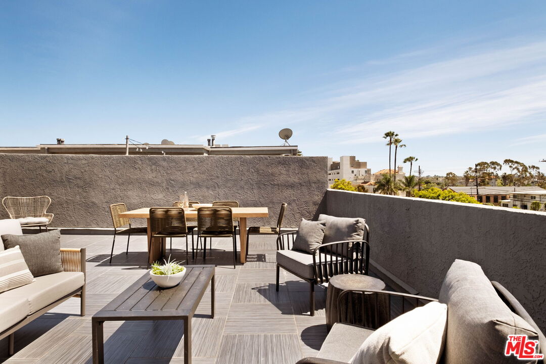 11938 Courtleigh Dr Unit: 8