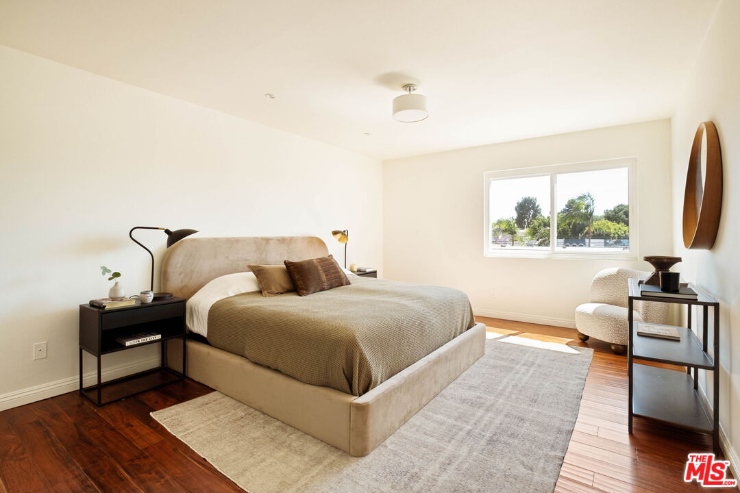 11938 Courtleigh Dr Unit: 8