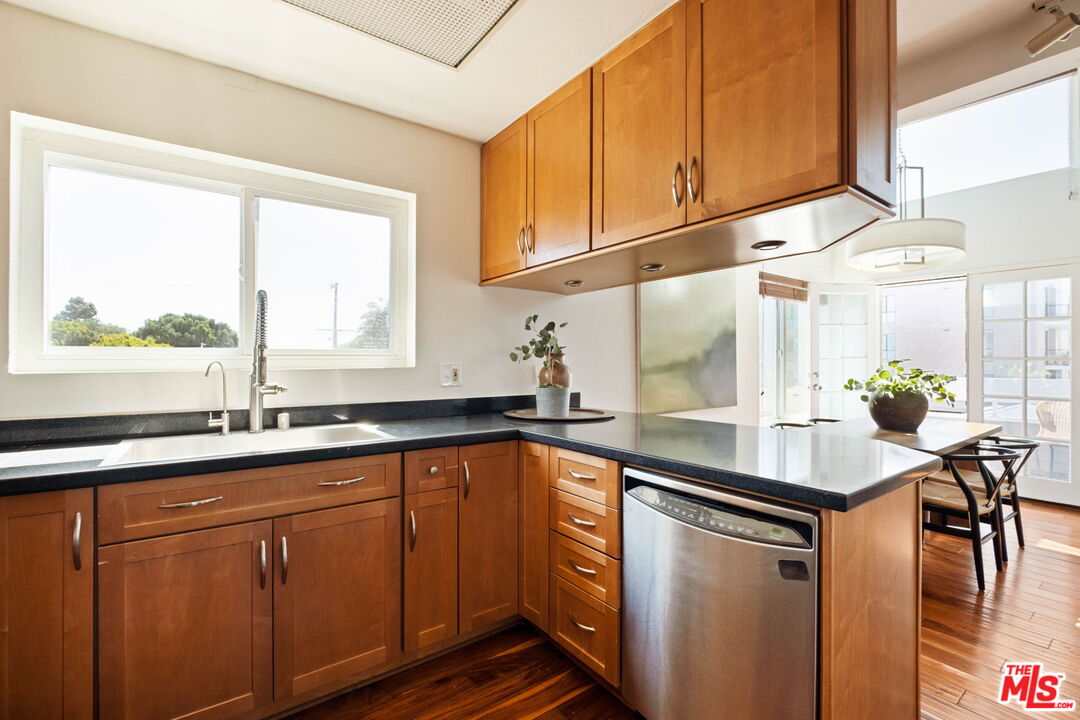 11938 Courtleigh Dr Unit: 8