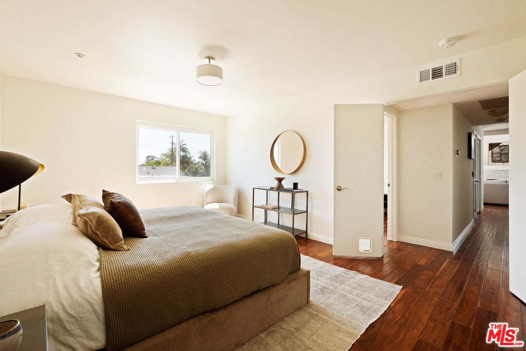 11938 Courtleigh Dr Unit: 8
