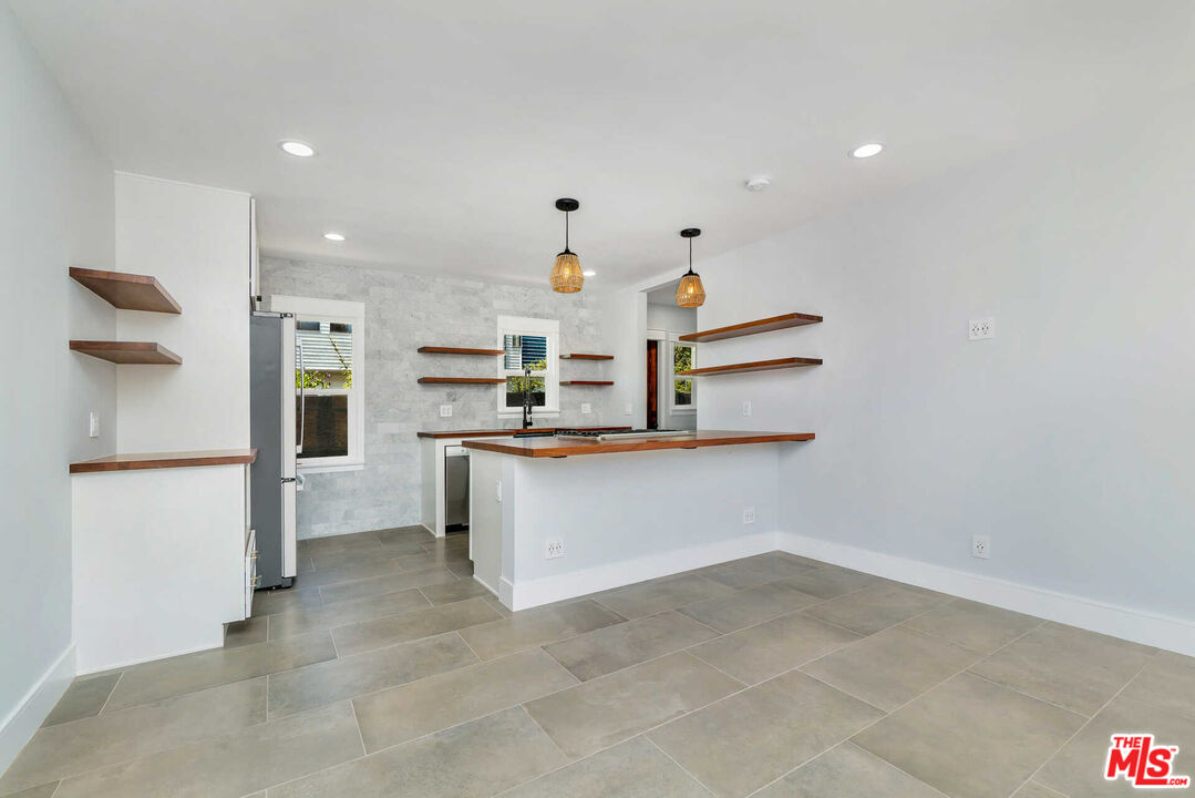 326 4th AVE Unit: B