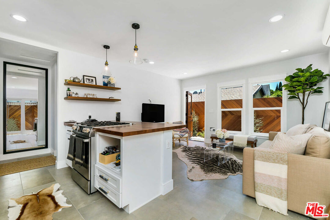326 4th AVE Unit: B