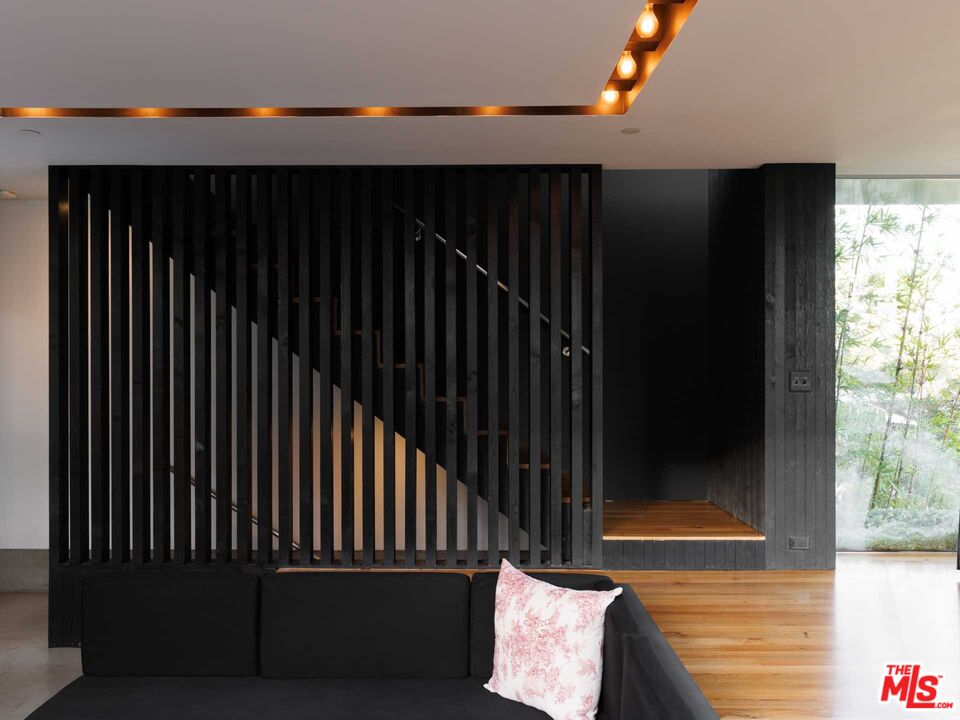 21 27th Ave