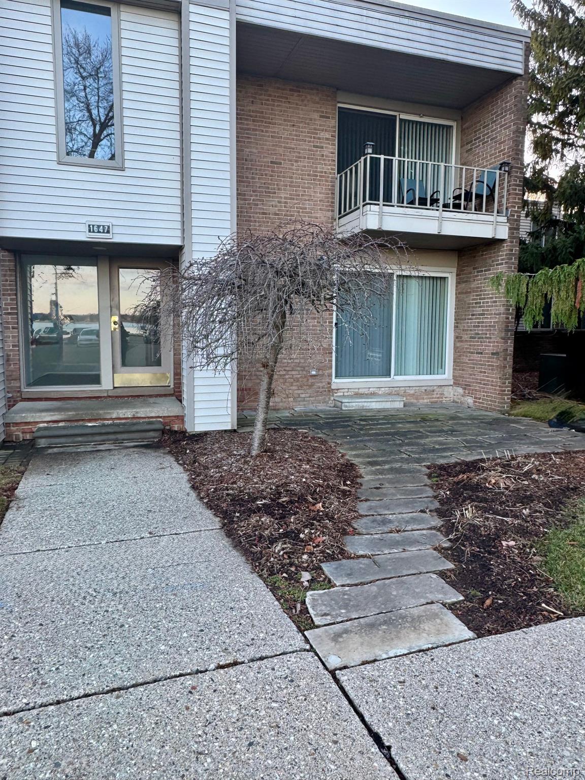 1647 CASS LAKE RD B